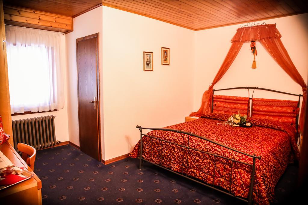 Villa Elena B&B Hotel ซานมาร์ตีโนดีกัสตรอสซา ภายนอก รูปภาพ