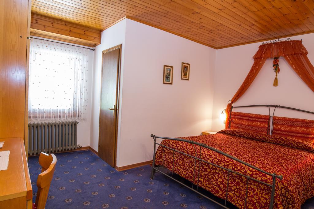 Villa Elena B&B Hotel ซานมาร์ตีโนดีกัสตรอสซา ภายนอก รูปภาพ